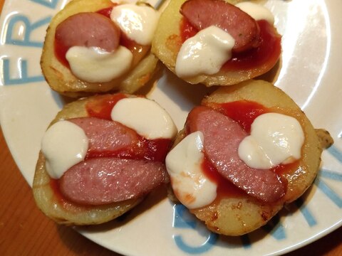 モッツァレラとウインナーのポテトピザ